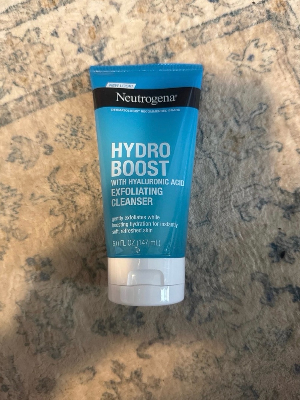 Neutrogena Hydro Boost Exfoliating Cleanser - Blue and White